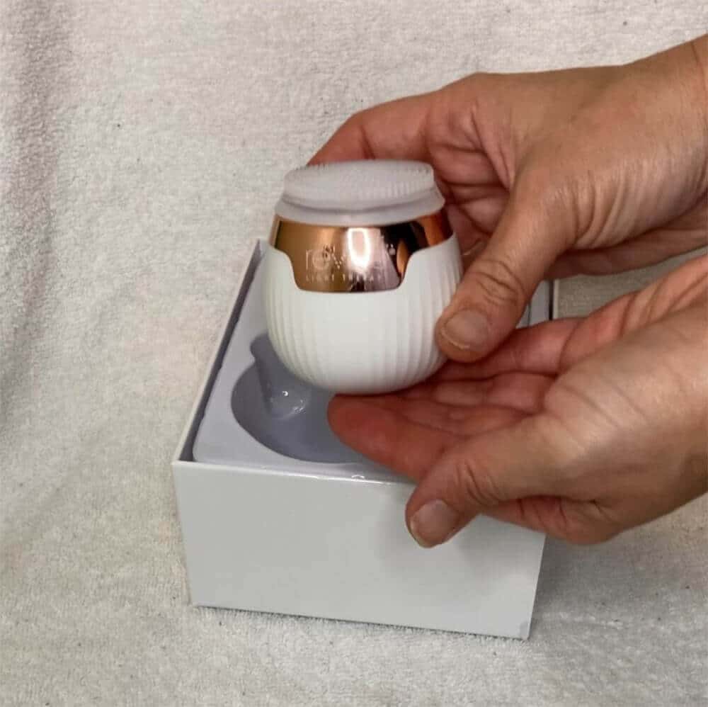 Video thumbnail of user unboxing and using lux collection sonique mini sonic cleanser Video thumbnail of user unboxing and using lux collection sonique mini sonic cleanser